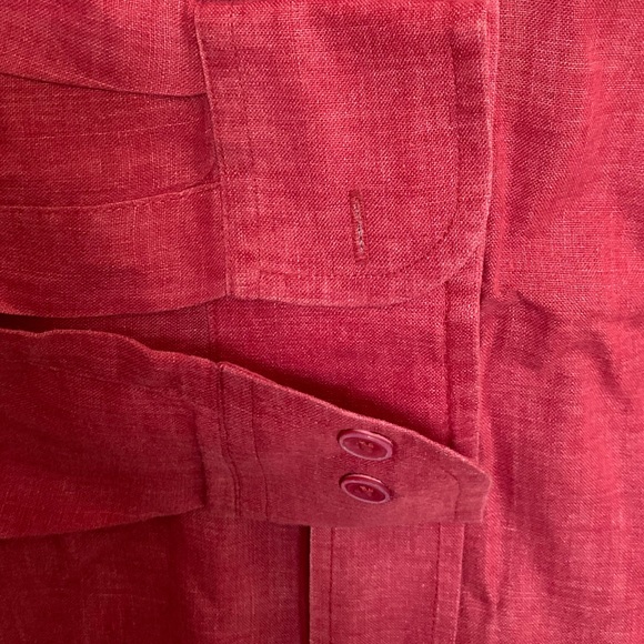 Red long sleeve Fanconnable dress shirt. - Picture 3 of 3